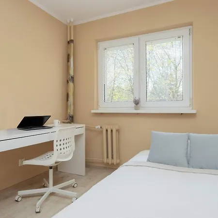 Apartment Cozy Suited For Remote Work By Renters Warsaw